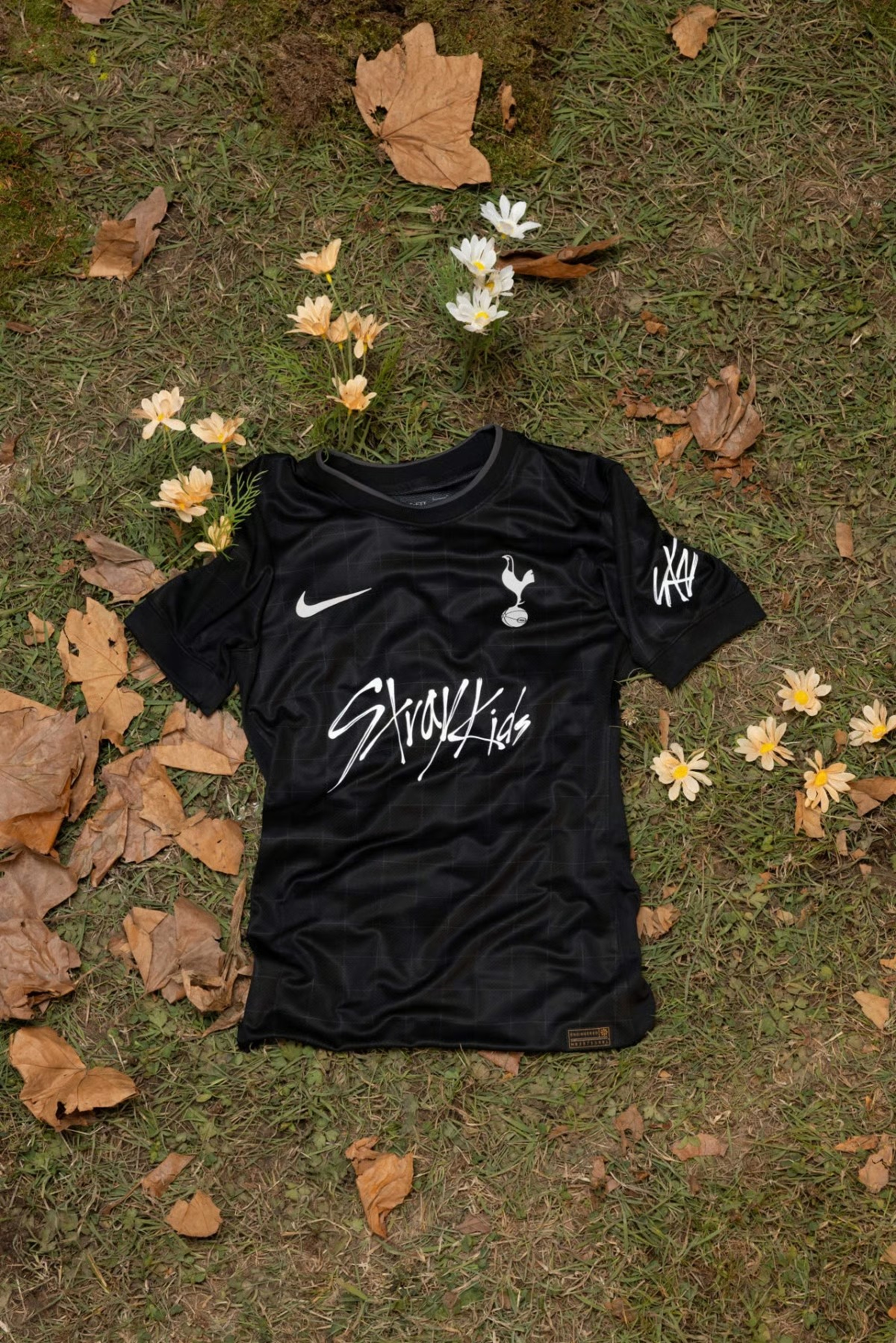 pページ ストレイキッズ ナイキ トッテナム コラボ スキズ Lサイズ Stray Kids、英トッテナム・ホットスパーと限定コラボ